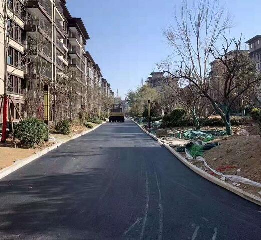 建業聯盟新城4期瀝青道路攤鋪施工案例