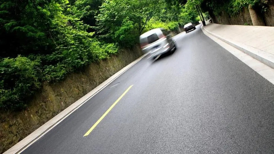 瀝青路面鋪好多長時間可以通車？